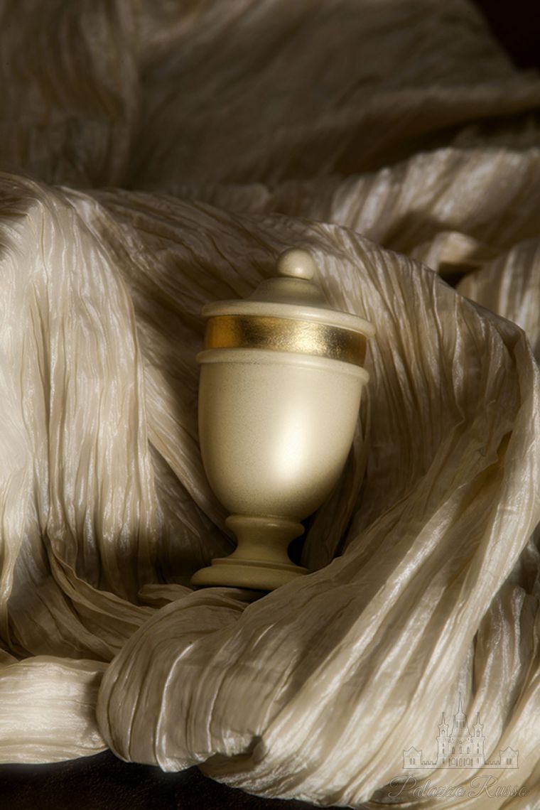 Карнизы, дерево, цвет - Pearlised Cream With Gold Inlay, Adame Vase, Byron And