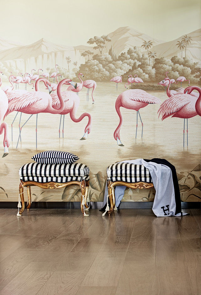 Обои ручной работы, дизайн в цветовой гамме Flamingo, FLAMINGOS, De Gournay